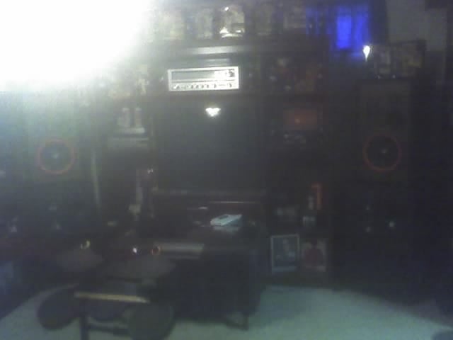 Personal Stereo systems.. >:D-04-04-10_1926.jpg