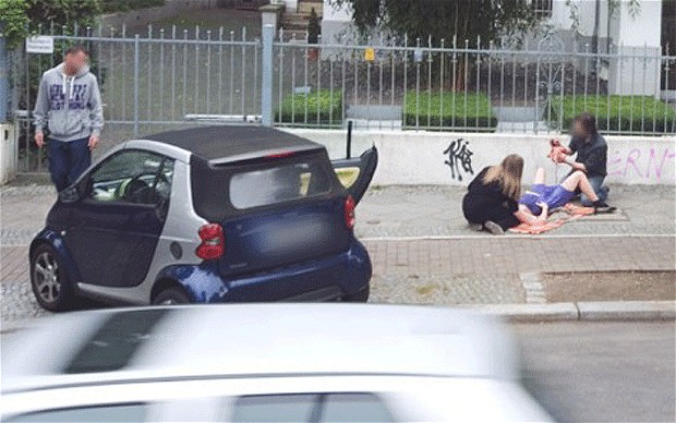 Google Street View caught a birth of a baby-street-view-birth_1769367b.jpg