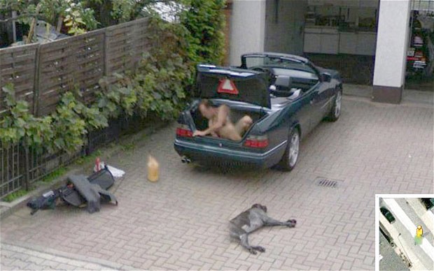 Google Street View caught a birth of a baby-google_1768356b.jpg