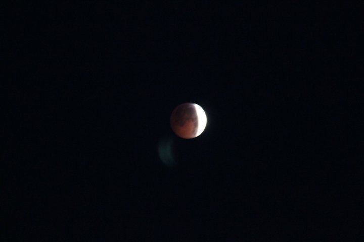 Total Lunar Eclipse of December 21 2010-163797_10150143355494202_821214201_7950672_8096339_n.jpg