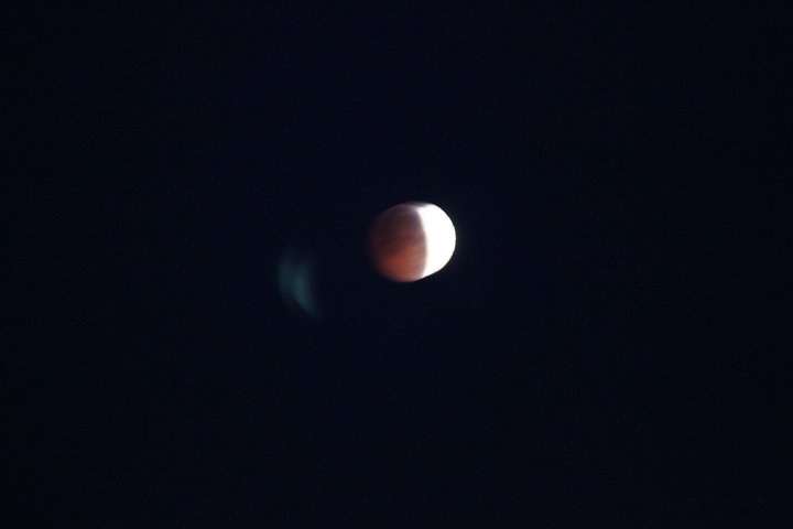 Total Lunar Eclipse of December 21 2010-63218_10150143355744202_821214201_7950682_6107820_n.jpg