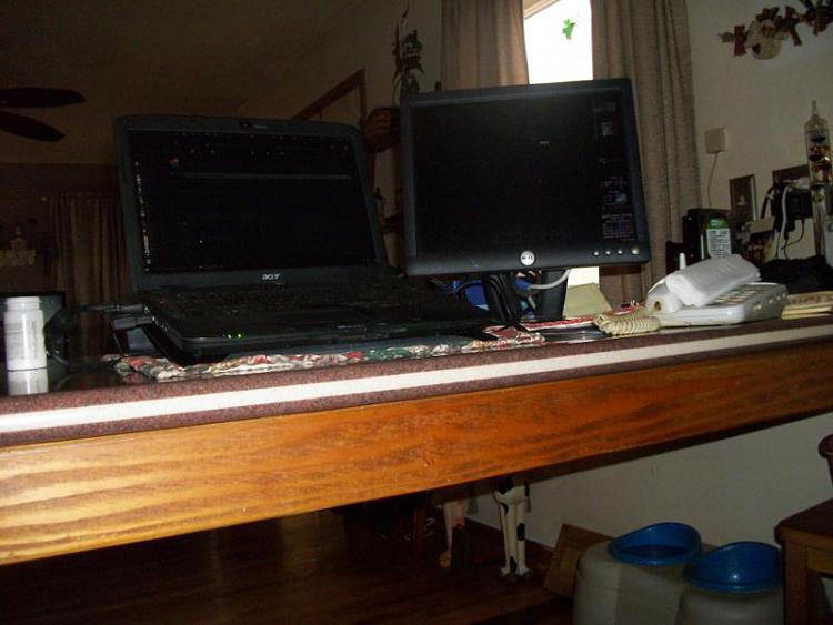 Show us your desk!-100_1752_800x600.jpg