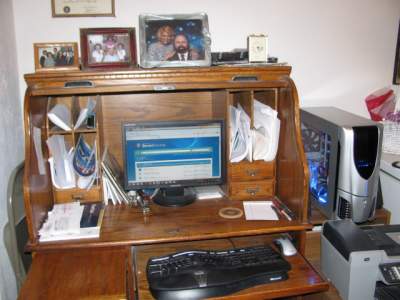 Show us your desk!-desk.jpg