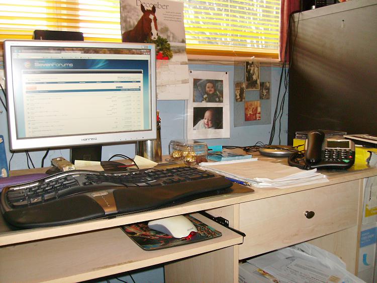 Show us your desk!-pict0120.jpg