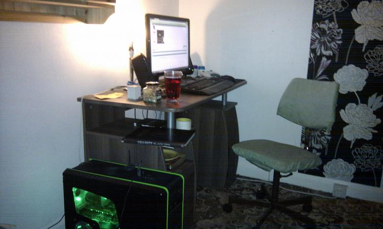 Show us your desk!-imag0223.jpg