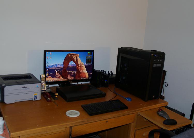 Show us your desk!-87190039.jpg