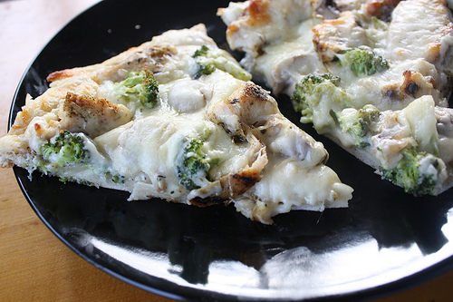 Today [8]-chicken_alfredo_pizza_1.jpg