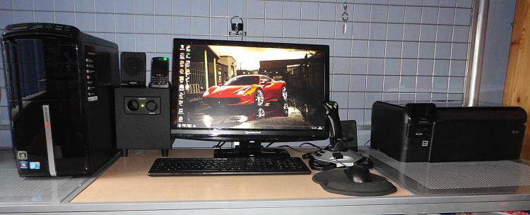 Show us your desk!-picture1.jpg