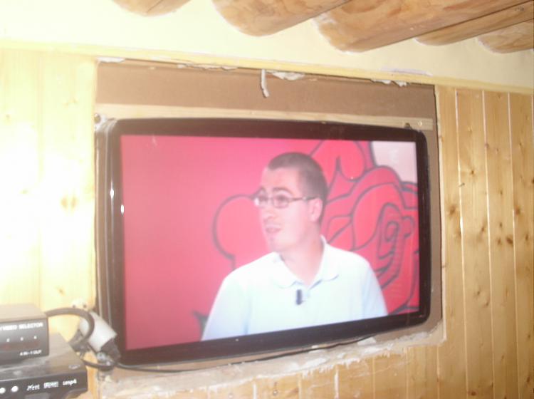 wall mounted tv-tv-005.jpg