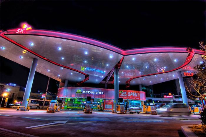 Funny and Geeky Cool Pics [2]-strange-new-mcdonalds-drive-ulsan-s.-korea-looks-like-alien-space-ship-.jpg