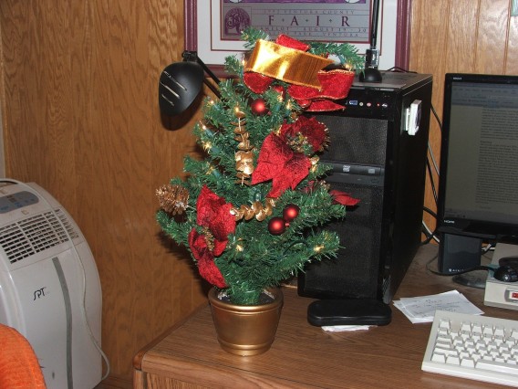 Show us your tree!-xmstree2012.jpg