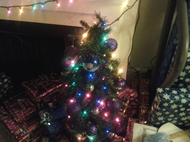 Show us your tree!-20121220_234754.jpg