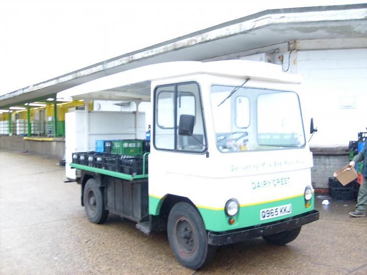 You kids today have it made...-dairy_crest_milk_float_garage_2.jpg