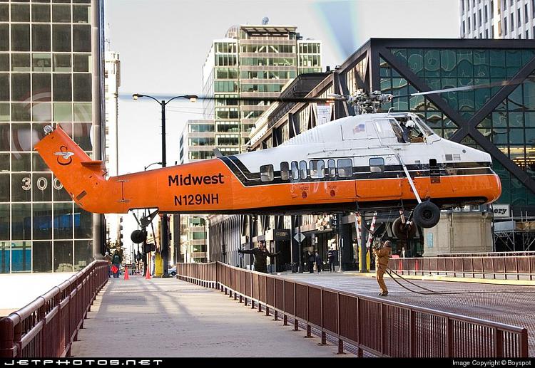 Helicopter, Sikorsky S58-T-hover-chicago-bridge.jpg