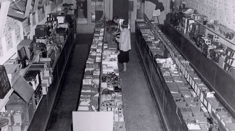 Old-timey Radio Shack photos prove techies nerding out since 1931-originalradioshack.png