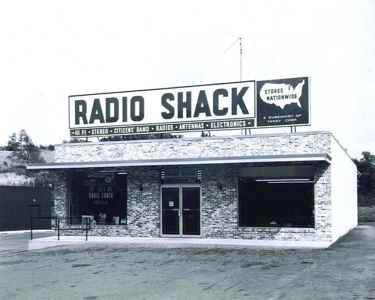 Old-timey Radio Shack photos prove techies nerding out since 1931-vintageradioshack_storefront.jpg