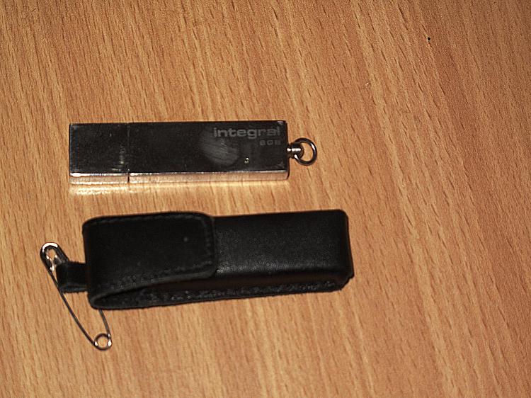 Looking for 8g keychain flashdrive with metal body-usb.jpg