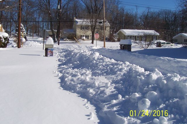 Snowmageddon: Jan 23rd 2016, PA - DE - VA - MD - NJ - NY - MA - CT- RI-shovelin-out-1_24_16-blizzard-2016_09.jpeg