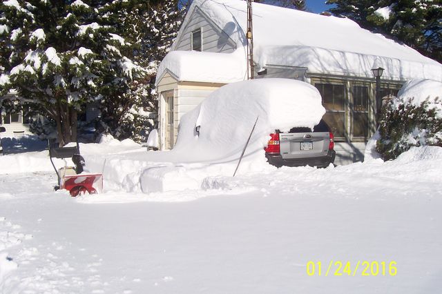 Snowmageddon: Jan 23rd 2016, PA - DE - VA - MD - NJ - NY - MA - CT- RI-shovelin-out-1_24_16-blizzard-2016_10.jpeg