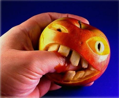 Pics -Feast ur eyes!-biting-apple.jpg