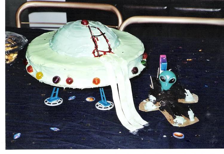 Happy Birthday Brink-galensaliencake2002.jpg