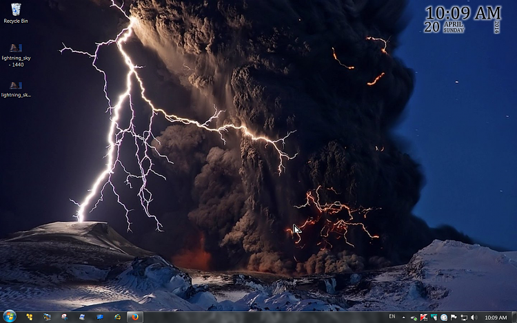 Show us your Desktop 2-lightning_sky.png