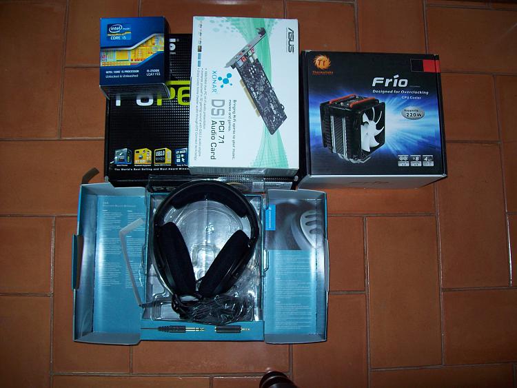 What gaming pc setup have you got ?-136596d1296878274-show-us-your-rig-2-100_2221.jpg