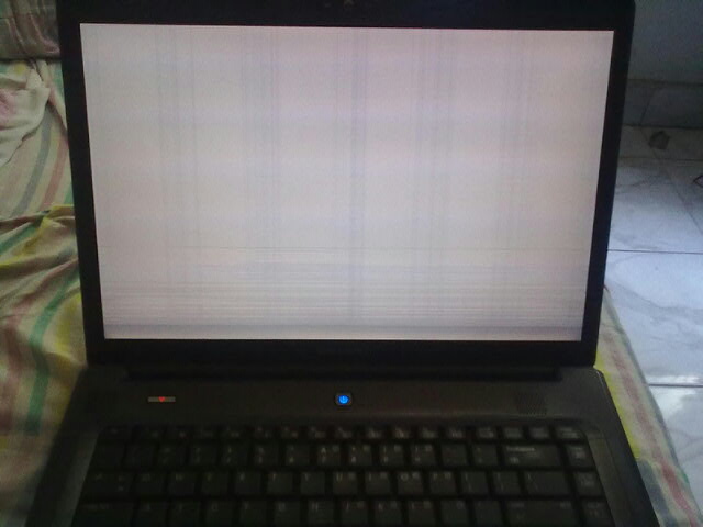 startup screen white? help pls.....-20042011023.jpg