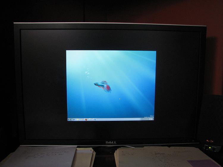 Desktop display not extending full monitor width/height-img_0615.jpg
