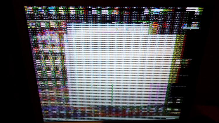 &quot;Glitchy&quot; display after boot.-img_20181022_110639.jpg