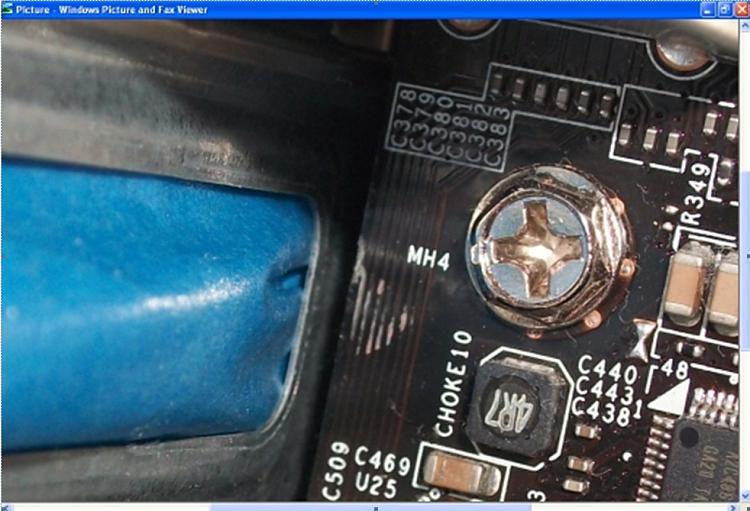 I scratched my board while removing a metal stripe for my GPU-board.jpg