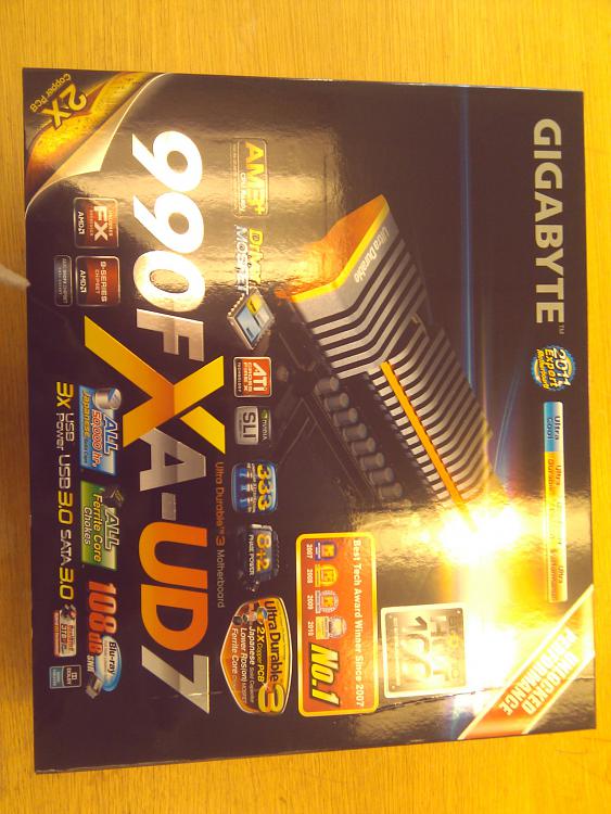 Gigabyte GA-990FXA-UD7-wp_000004.jpg