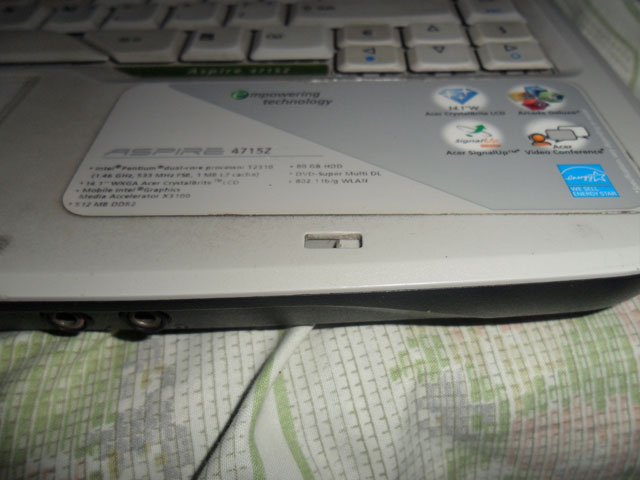 [Dropped] WD MyBook Essentials and Acer Aspire 4715 Z-hinge-bottom.jpg