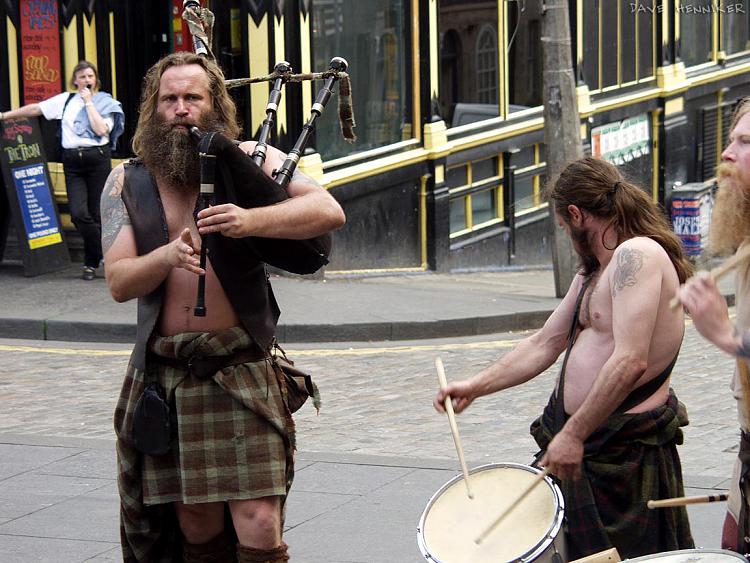 One for us newbies-bagpipe_drums01.jpg