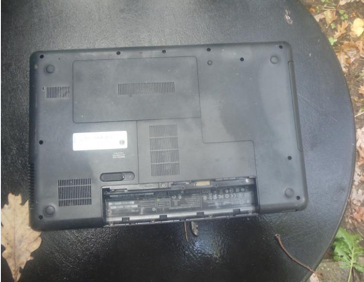 How can I take the fan out of a laptop computer?-back-hp-635-laptop.jpg