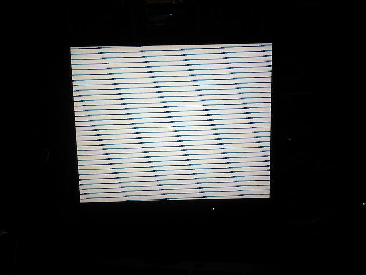 Screen all tiled up during installation of Windows 7-0116142245.jpg