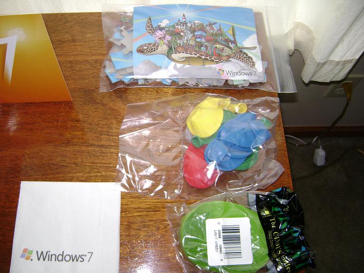 Whats inside the Windows 7 Party Pack ?-dsc00793.jpg