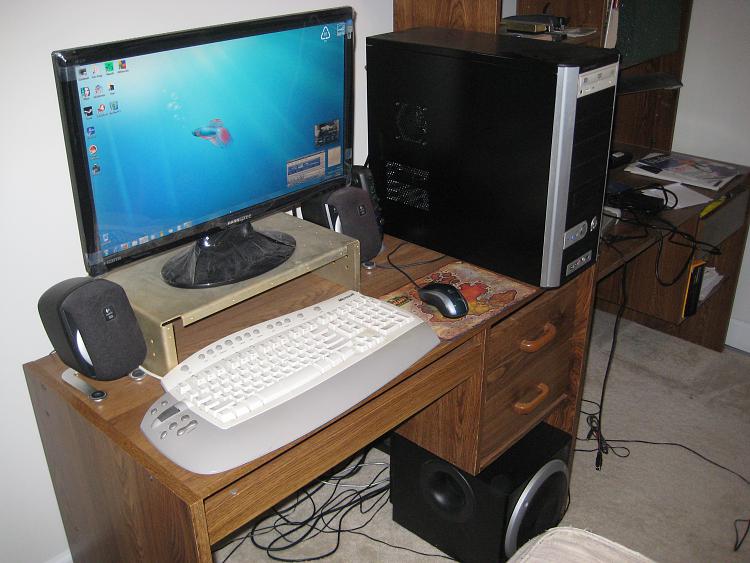 Show Us Your Rig-computer-20090519-outside.jpg