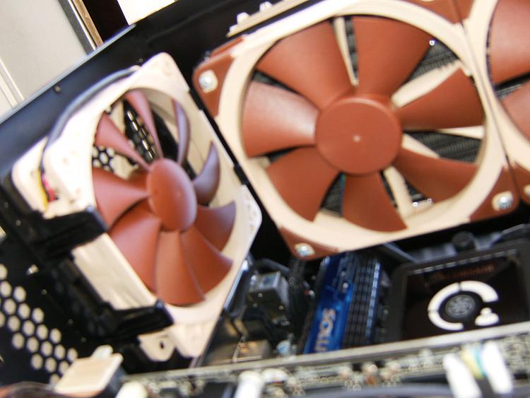 Corasir Liquid cooling unit louder and hotter than two fan Noctua-hpim2259.jpg