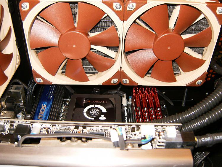 Corasir Liquid cooling unit louder and hotter than two fan Noctua-hpim2389.jpg