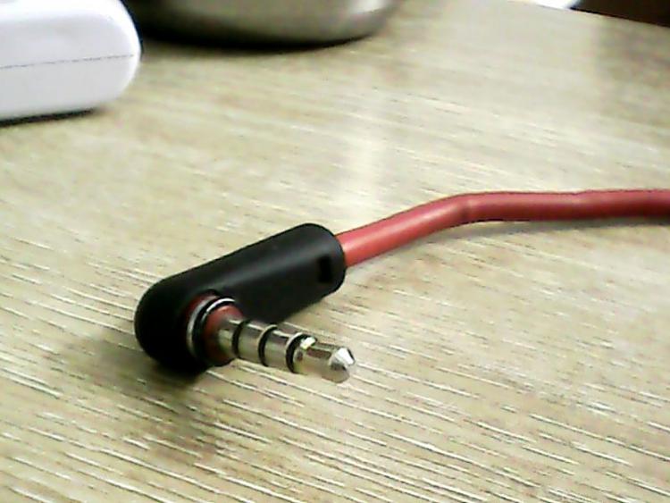 Beats by Dre headphones with mic volume low and mic is not working.-download.jpg