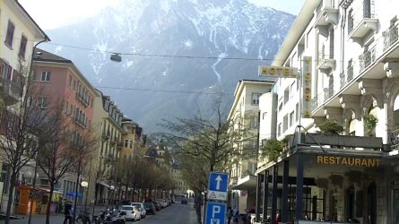 07Street scene.jpg 07Street scene.jpg