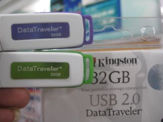 441096_090922152725_Kingston-Datatraveler-USB-2-0-Flash-Drive-32GB.jpg