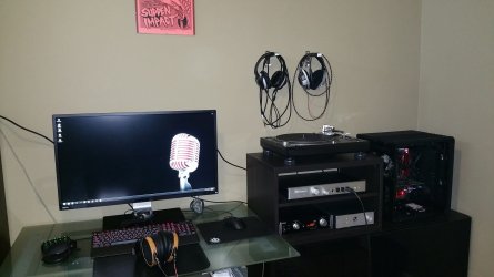 Desk.jpg