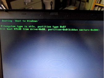 Lenovo Boot screen 3 - the brief glimpse.JPG