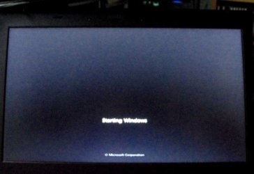 Lenovo boot screen 4 - starting Windows.JPG