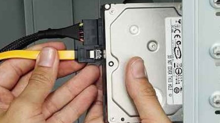 hdd-plug-in-sata-data-cable.jpg hdd-plug-in-sata-data-cable.jpg