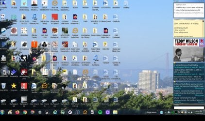 Desktop when first rebooted.jpg