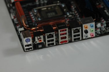 PCGH_Asus_P6T_Deluxe_X58_08.jpg