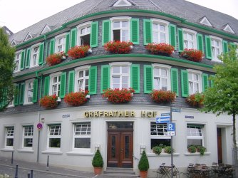 Denkmalgeschütztes Hotel in Solingen Gräfrath.jpg